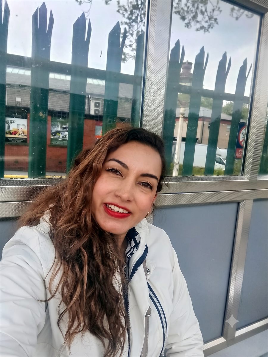 Jenny Molano frente a BSC Manchester — British Study Centres